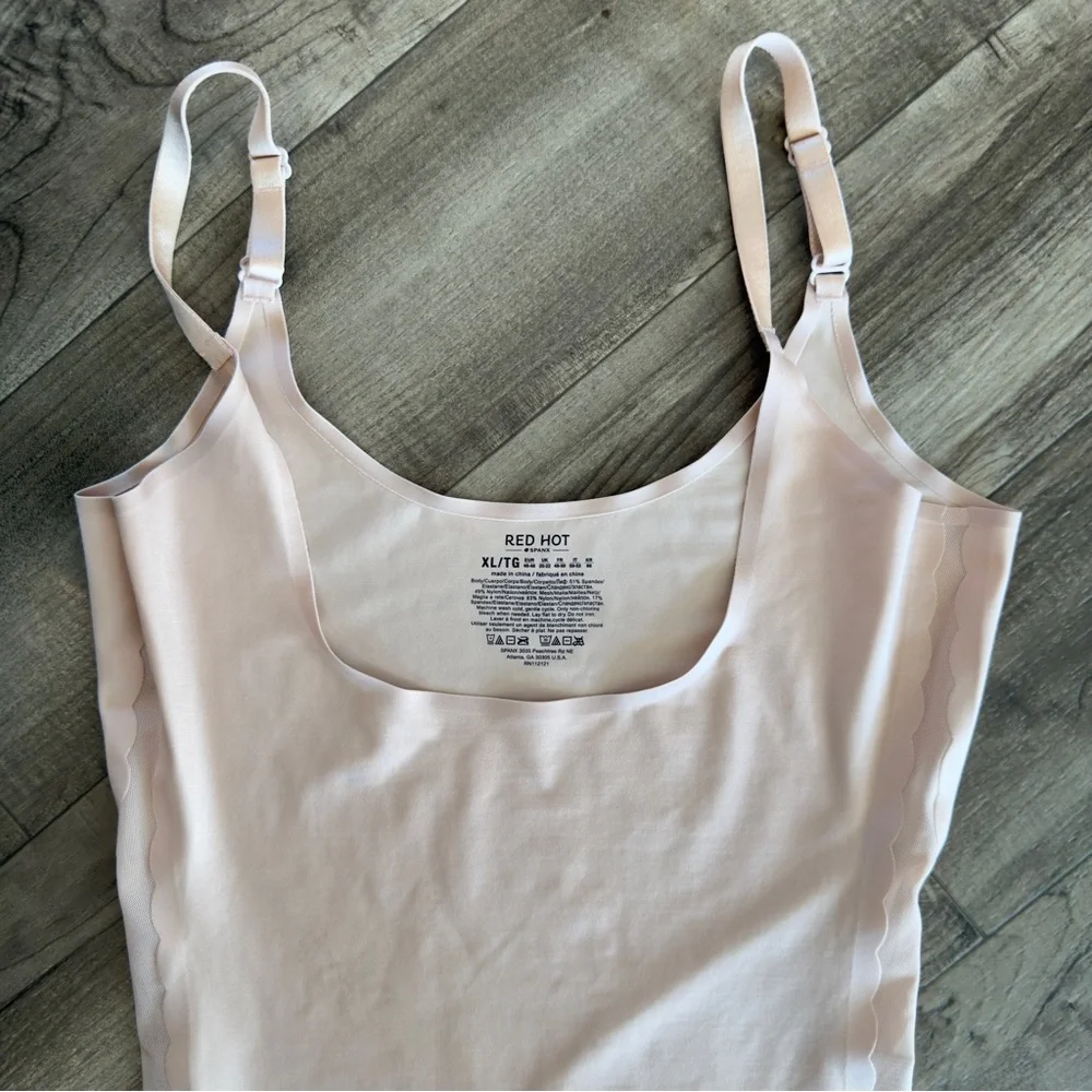 Red Hot by Spanx Lux & Lean Scalloped open-bust full slip nude size XL